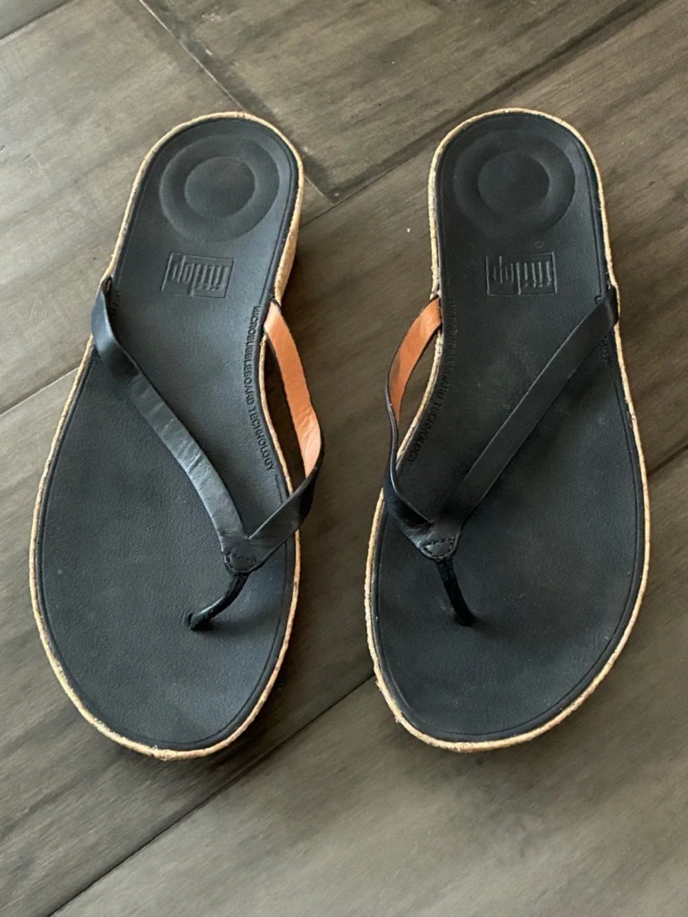 FitFlop Linny Toe-Post Thong Sandals in Black Leather - Size 10